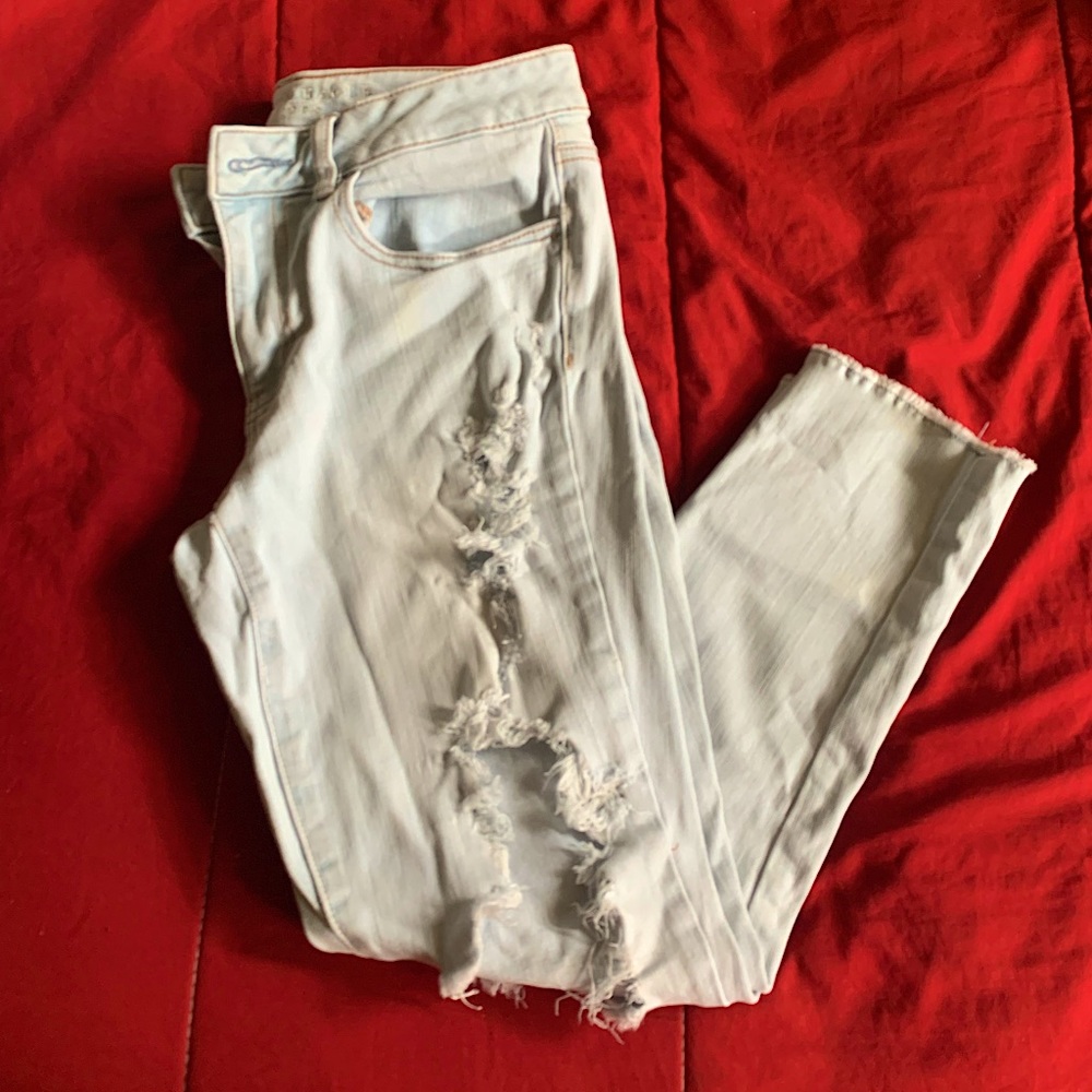 American Eagle: Light Wash. Size 6 Long